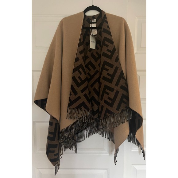 $2100 BRAND NEW FENDI REVERSIBLE WOOL CASHMERE FF LOGO CAPE PONCHO WRAP NWT! - Picture 7 of 16
